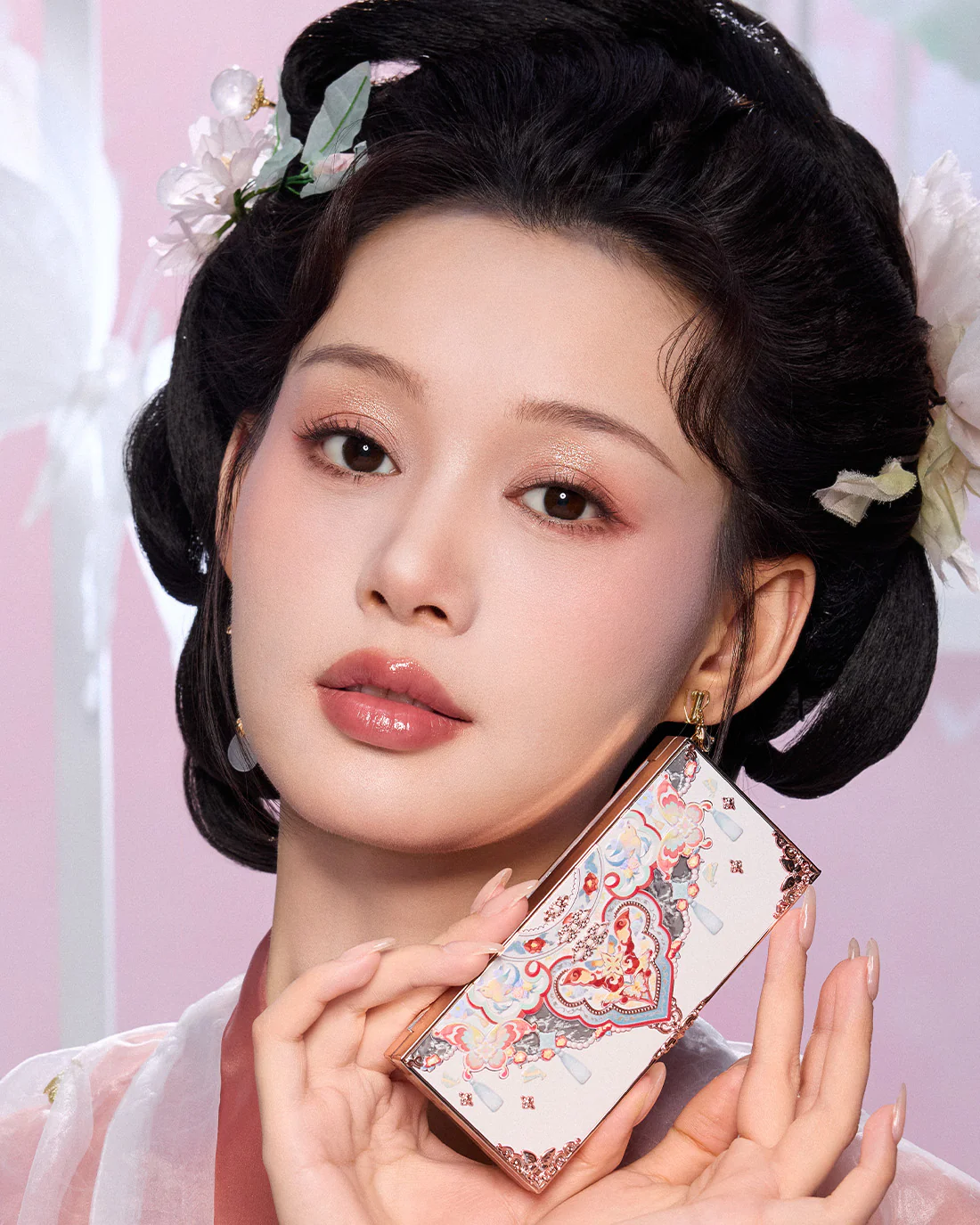 Butterfly Cloud Collar Embossed Six-Color Makeup Palette - Image 5